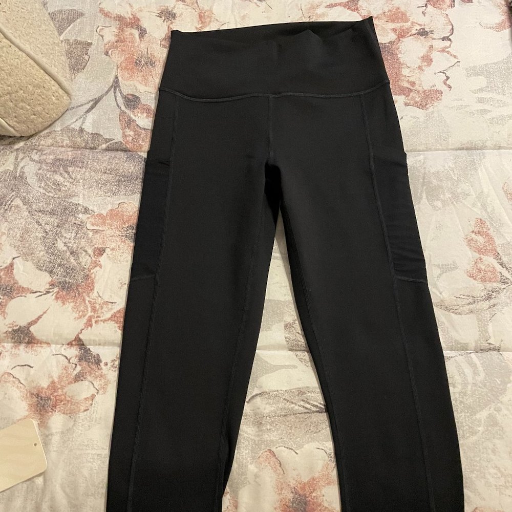 Fabletics Mila High Waisted Capri NWT